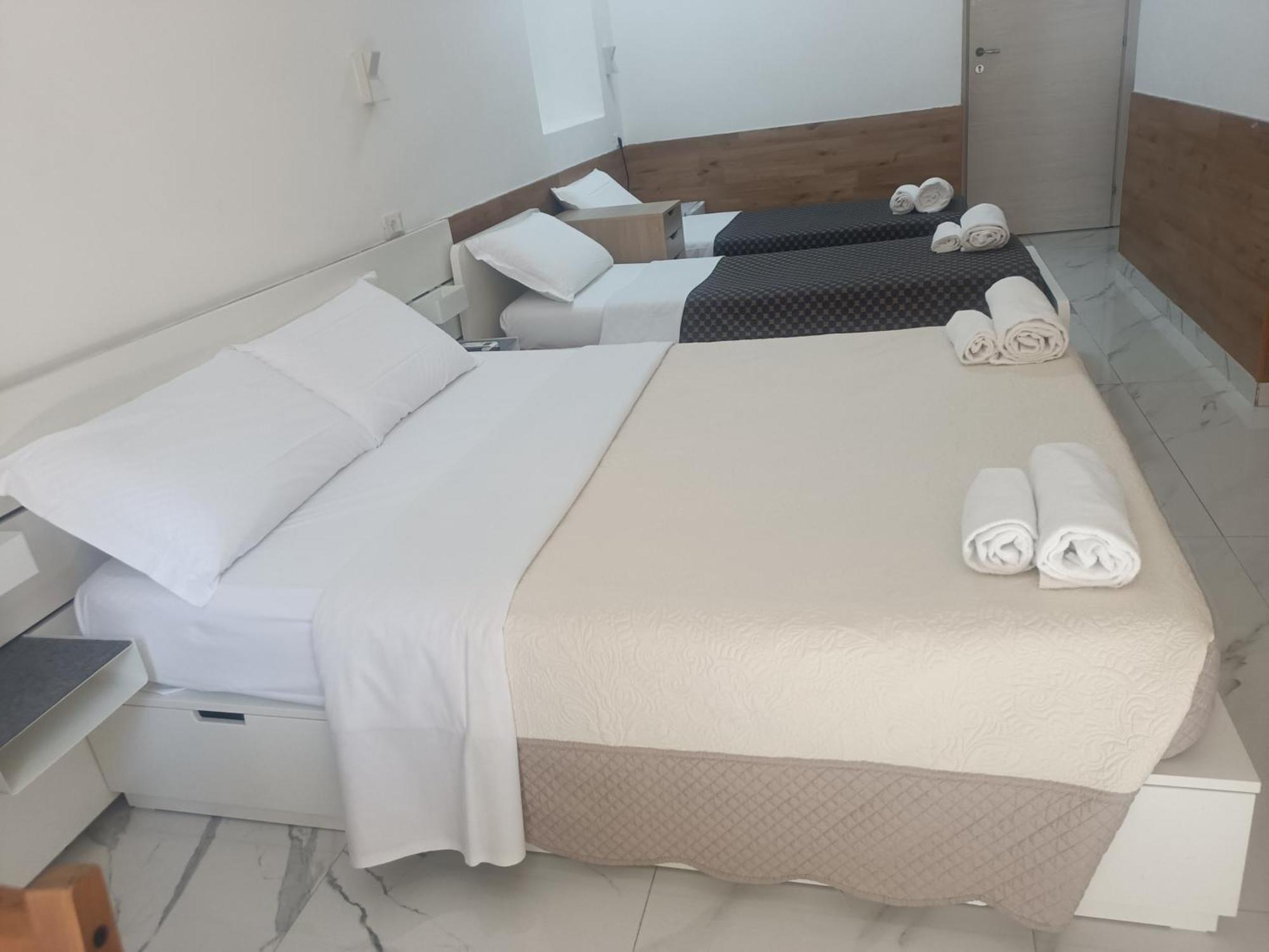 Vierbettzimmer mit Bad
